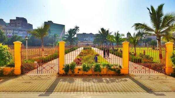 as an expert travelguider is k hisab sy most updated material , kuch extra , add the best route map in the best part of ss , and some extra travel info , make this page as the best hot page that must