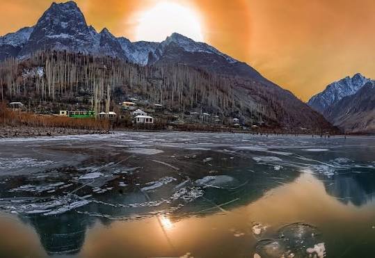 Khalti Lake