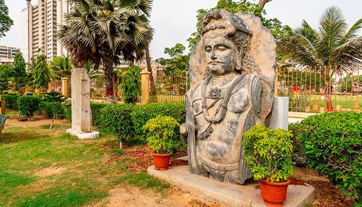 as an expert travelguider is k hisab sy most updated material , kuch extra , add the best route map in the best part of ss , and some extra travel info , make this page as the best hot page that must