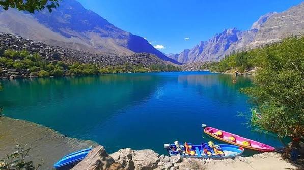 Upper Kachura Lake
