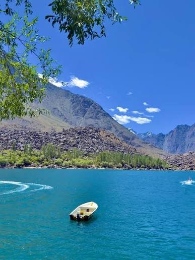 Upper Kachura Lake